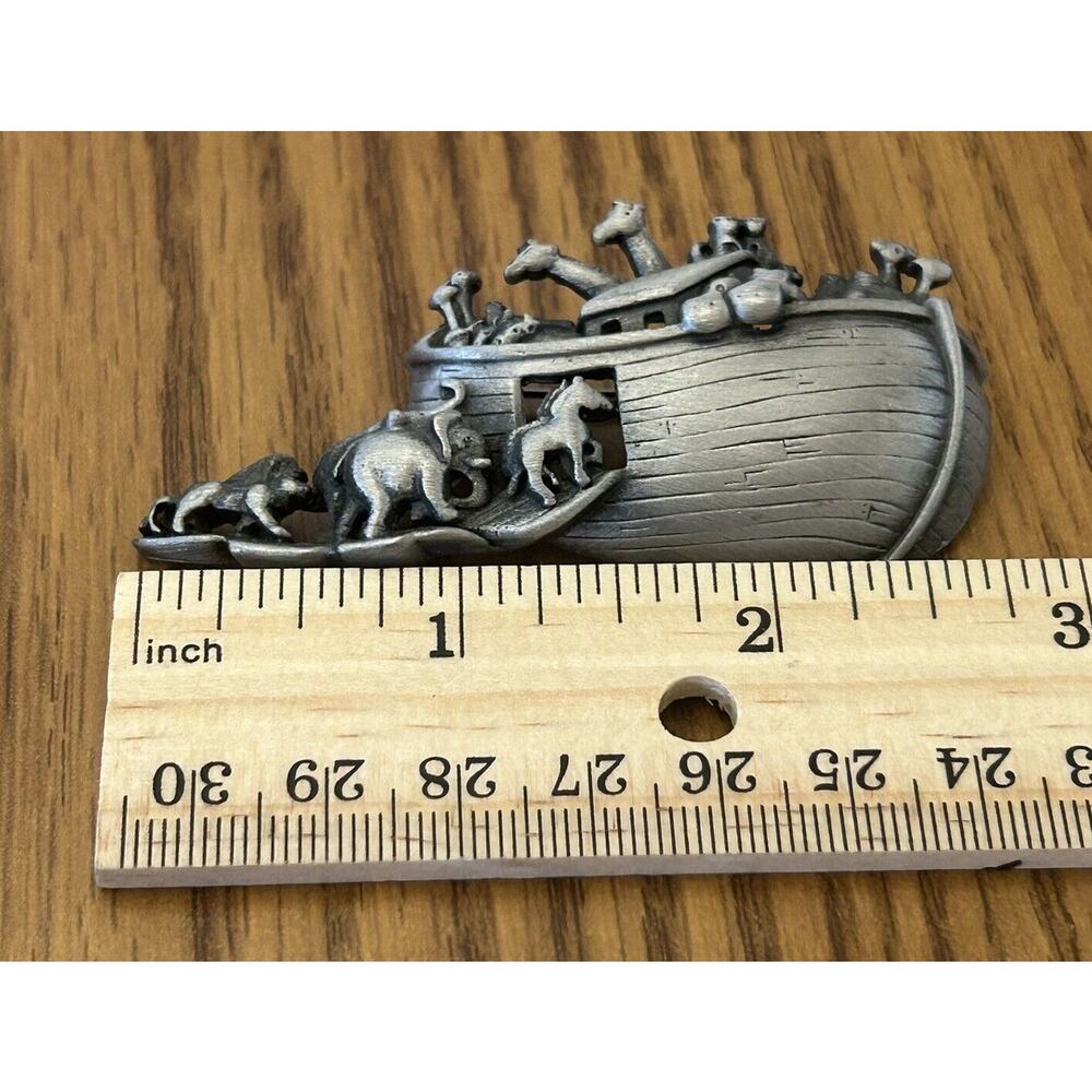 Pewter Noah’s Ark Brooch Pin Biblical Religious Silver Tone AJC Signed - Picture 6 of 7